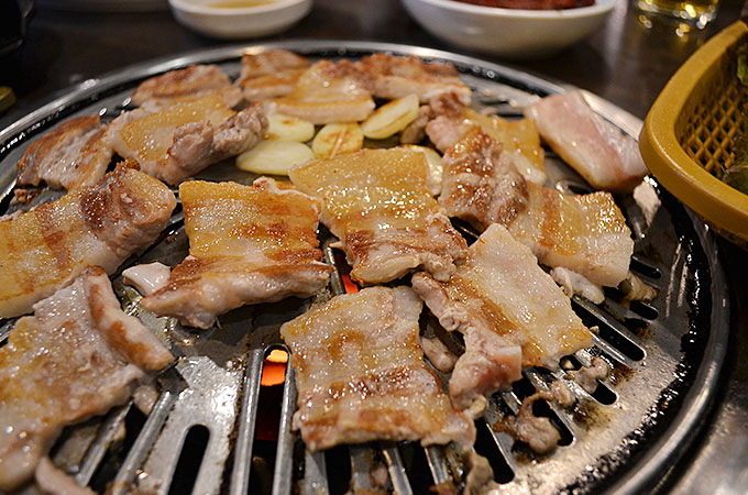 お値打ちな価格で食べ慣れた家庭の味を出すことでこのお店が人気