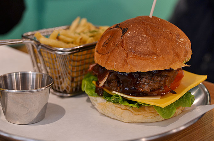 食べごたえのある肉厚のバーガーで美味しかったです