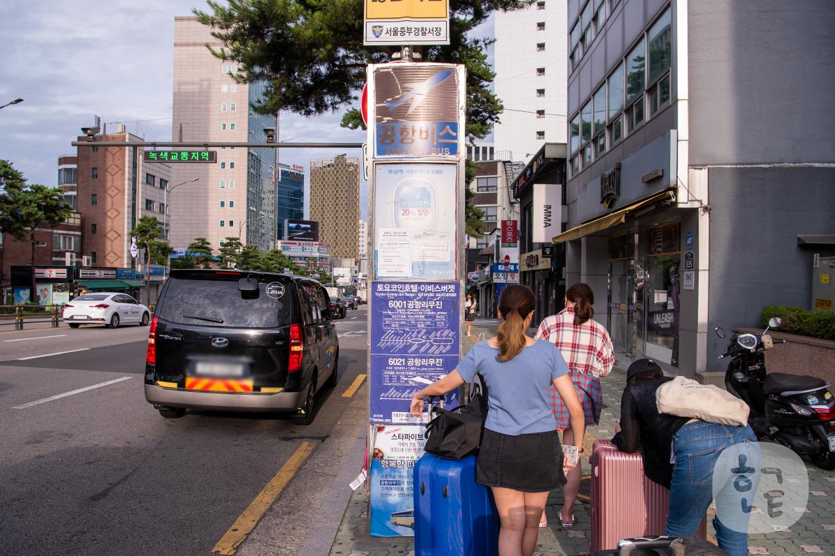 リムジンバスのバス停がホテルの目の前にあります。