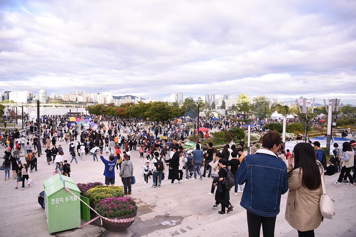 そんな韓国一の花火大会ですので、場所取りは大変です。