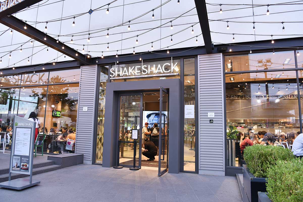 アメリカ発ハンバーガーショップ「シェイクシャック ドゥータ店（SHAKE SHACK Doota）」